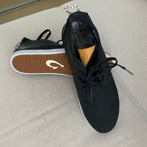 OluKai half top Hawai’iLoa navy blue shoes new without tags